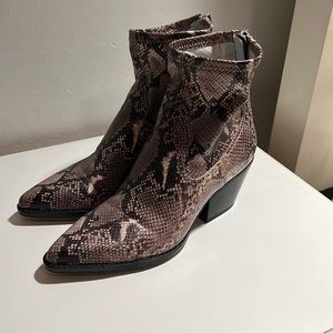 Dolce Vita Booties